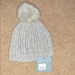 Cashmere beanie with Pom